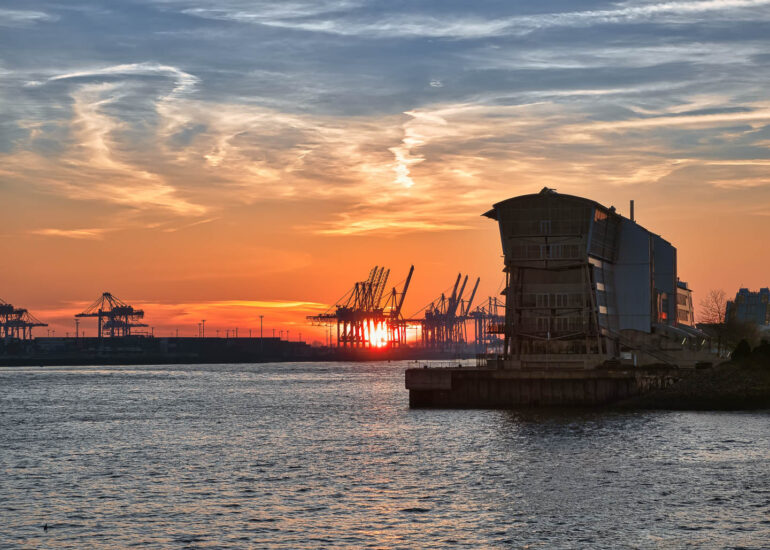 Hamburgs Sehenswürdigkeiten als tolle FineArt Photos 45 Architektur, Draußen, Dunkel, Gebäude, HDR (extrem), Stadt, grau, schwarz, www.das-hamburg-foto.de