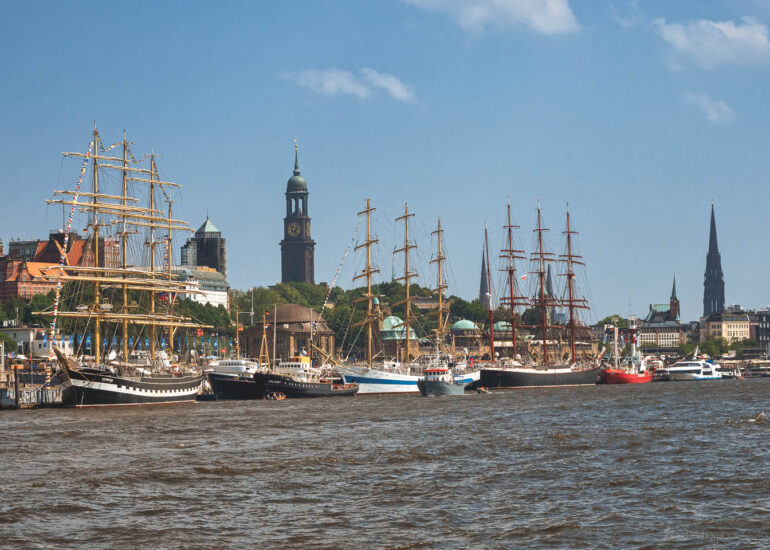 Hamburgs Sehenswürdigkeiten als tolle FineArt Photos 32 Architektur, Draußen, Dunkel, Gebäude, HDR (extrem), Stadt, grau, schwarz, www.das-hamburg-foto.de