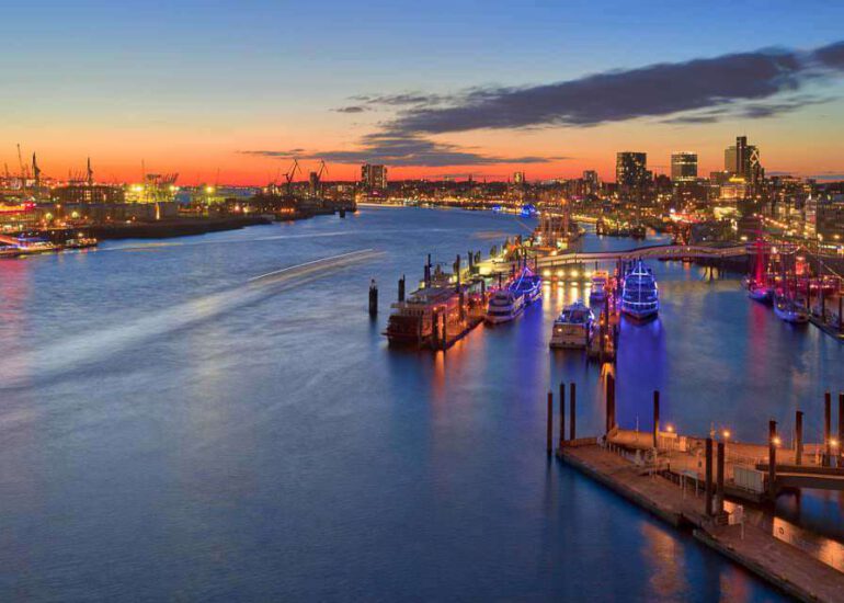 Hamburgs Sehenswürdigkeiten als tolle FineArt Photos 34 Architektur, Draußen, Dunkel, Gebäude, HDR (extrem), Stadt, grau, schwarz, www.das-hamburg-foto.de