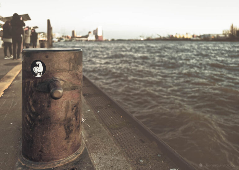 Hamburgs Sehenswürdigkeiten als tolle FineArt Photos 76 Architektur, Draußen, Dunkel, Gebäude, HDR (extrem), Stadt, grau, schwarz, www.das-hamburg-foto.de