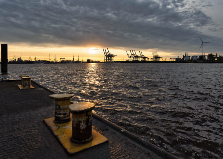 Draußen, Elbe, Hafen, Hamburg, blau, grau, poller