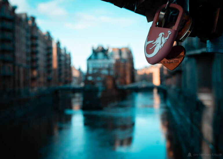 Im Trend: Moderne Hamburg Bilder 68 Blick in den Hamburger Hafen