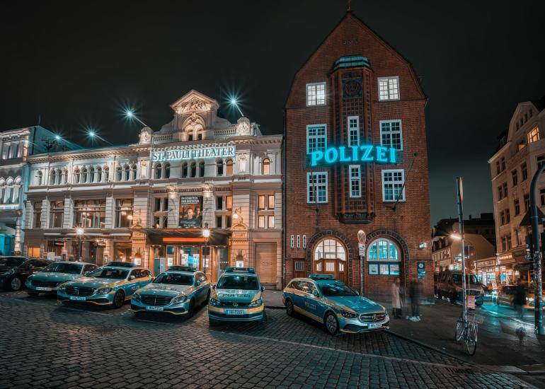 Im Trend: Moderne Hamburg Bilder 11 Blick in den Hamburger Hafen