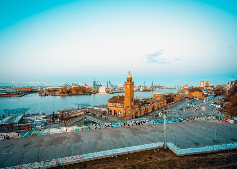 Im Trend: Moderne Hamburg Bilder 29 Blick in den Hamburger Hafen