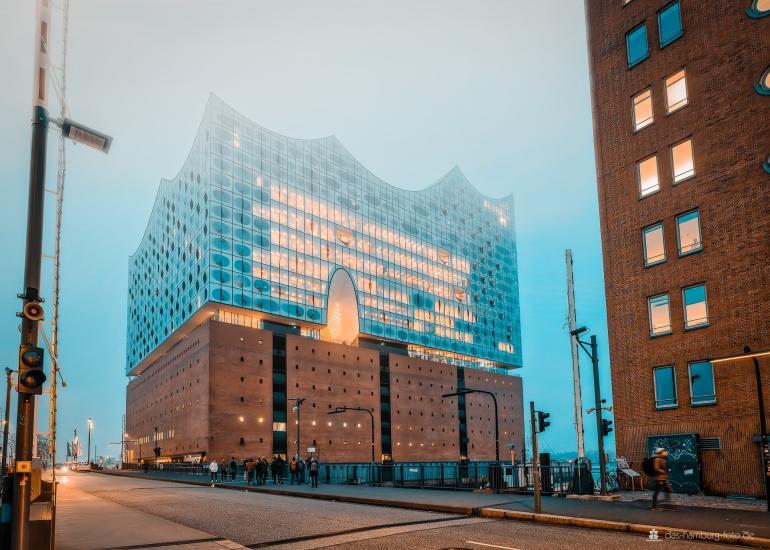 Im Trend: Moderne Hamburg Bilder 83 Blick in den Hamburger Hafen