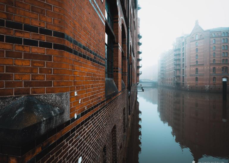 Im Trend: Moderne Hamburg Bilder 78 Blick in den Hamburger Hafen