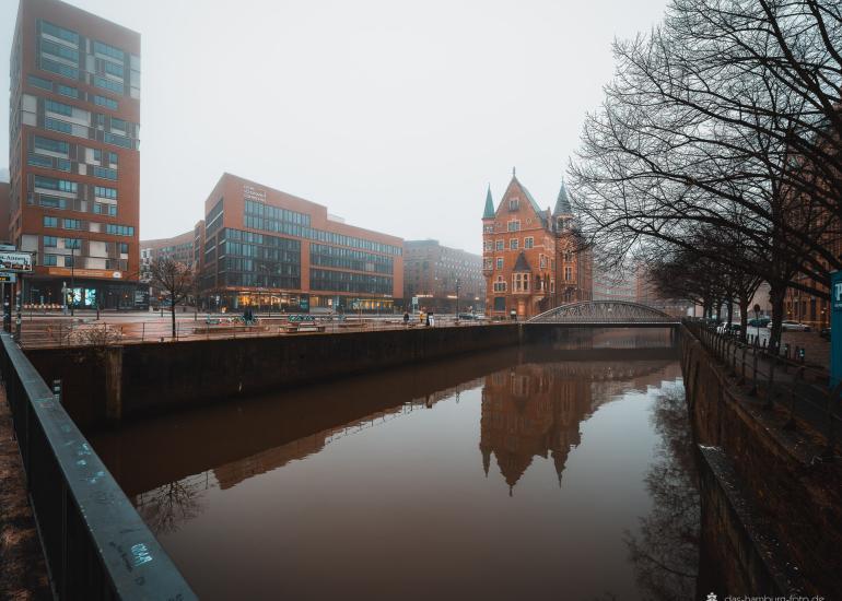 Im Trend: Moderne Hamburg Bilder 74 Blick in den Hamburger Hafen