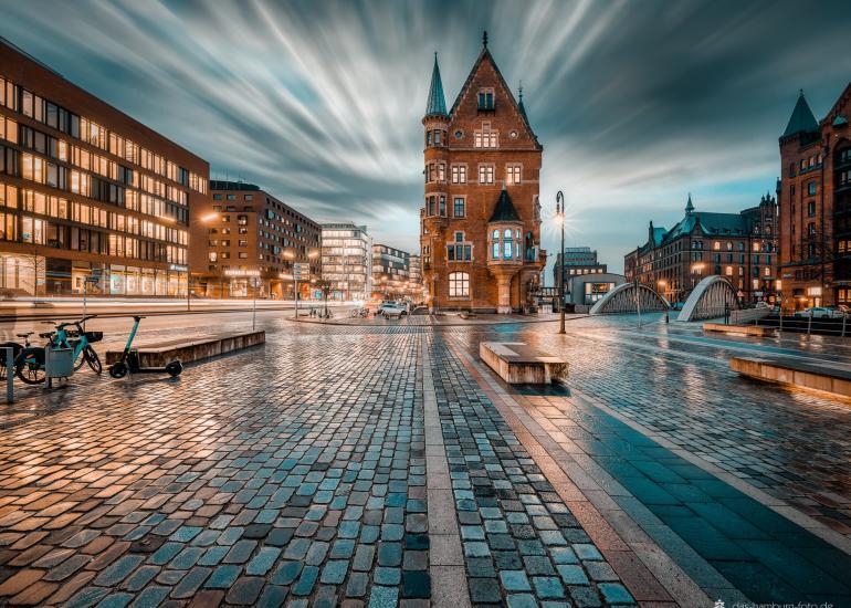 Hamburgs Sehenswürdigkeiten als tolle FineArt Photos 96 Architektur, Draußen, Dunkel, Gebäude, HDR (extrem), Stadt, grau, schwarz, www.das-hamburg-foto.de