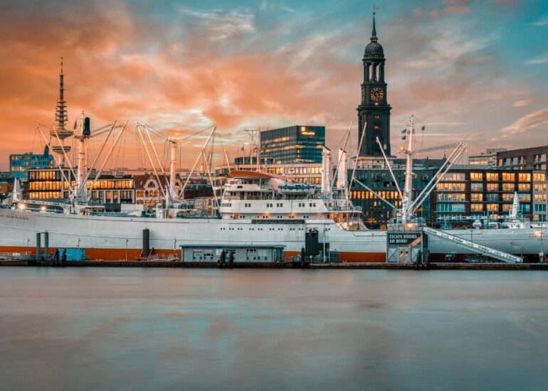 Im Trend: Moderne Hamburg Bilder 65 Blick in den Hamburger Hafen