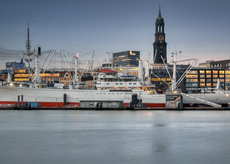Draußen, Elbe, Hafen, Hamburg, blau, grau, poller