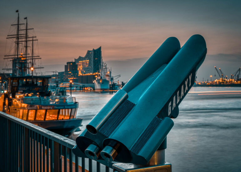 Im Trend: Moderne Hamburg Bilder 5 Blick in den Hamburger Hafen