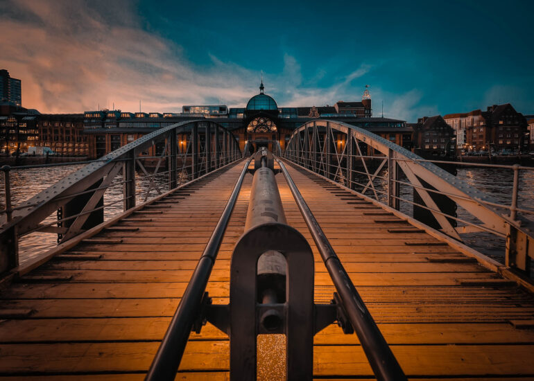 Im Trend: Moderne Hamburg Bilder 6 Blick in den Hamburger Hafen