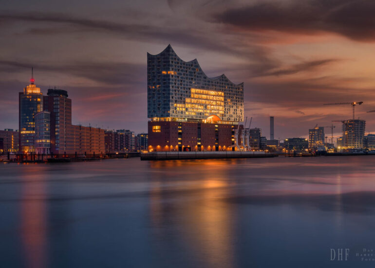 Hamburgs Sehenswürdigkeiten als tolle FineArt Photos 17 Architektur, Draußen, Dunkel, Gebäude, HDR (extrem), Stadt, grau, schwarz, www.das-hamburg-foto.de