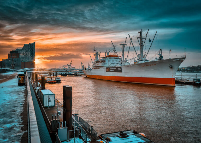 Im Trend: Moderne Hamburg Bilder 70 Blick in den Hamburger Hafen