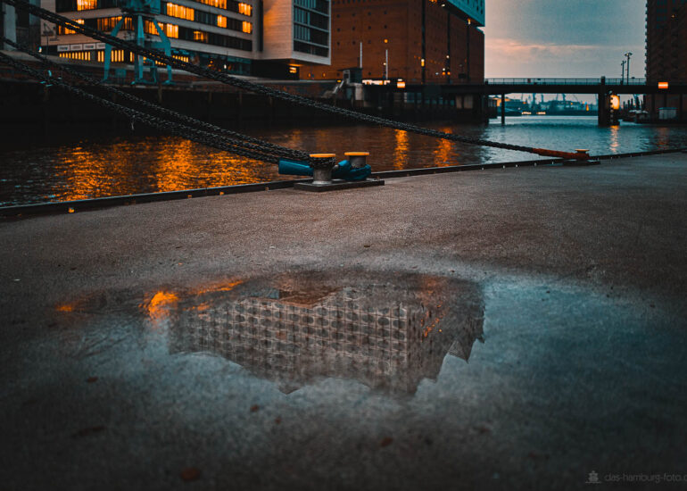 Im Trend: Moderne Hamburg Bilder 9 Blick in den Hamburger Hafen
