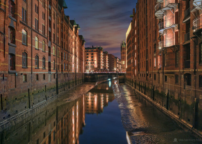Hamburgs Sehenswürdigkeiten als tolle FineArt Photos 56 Architektur, Draußen, Dunkel, Gebäude, HDR (extrem), Stadt, grau, schwarz, www.das-hamburg-foto.de