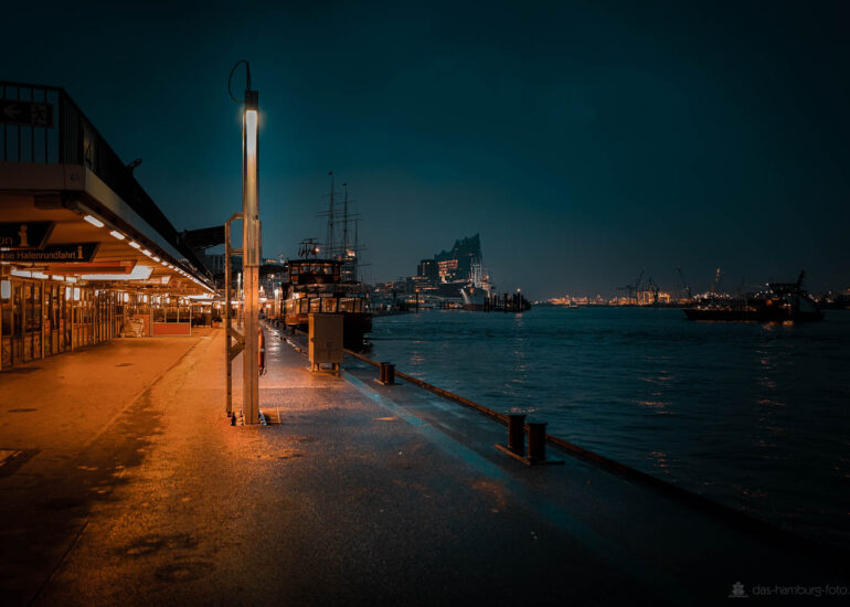 Im Trend: Moderne Hamburg Bilder 30 Blick in den Hamburger Hafen
