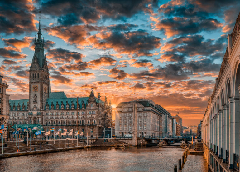 Im Trend: Moderne Hamburg Bilder 8 Blick in den Hamburger Hafen