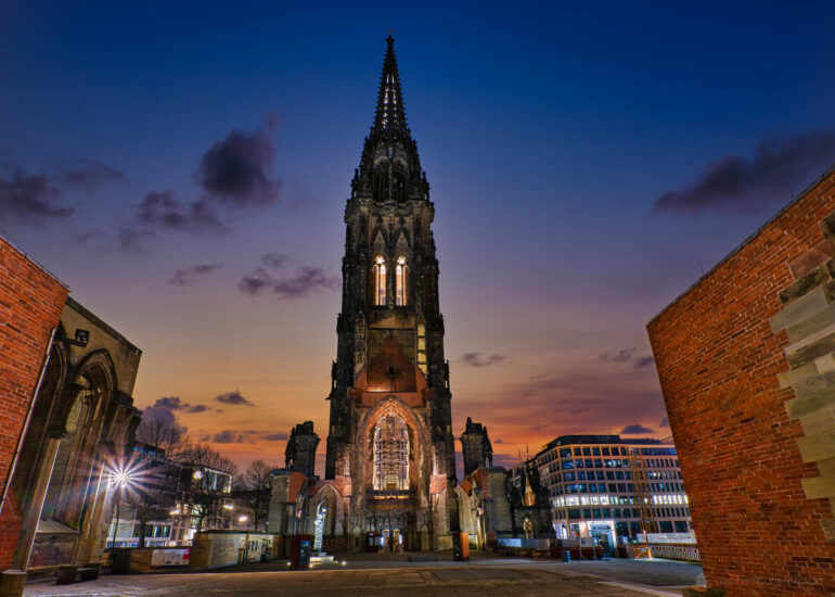 Hamburgs Sehenswürdigkeiten als tolle FineArt Photos 49 Architektur, Draußen, Dunkel, Gebäude, HDR (extrem), Stadt, grau, schwarz, www.das-hamburg-foto.de